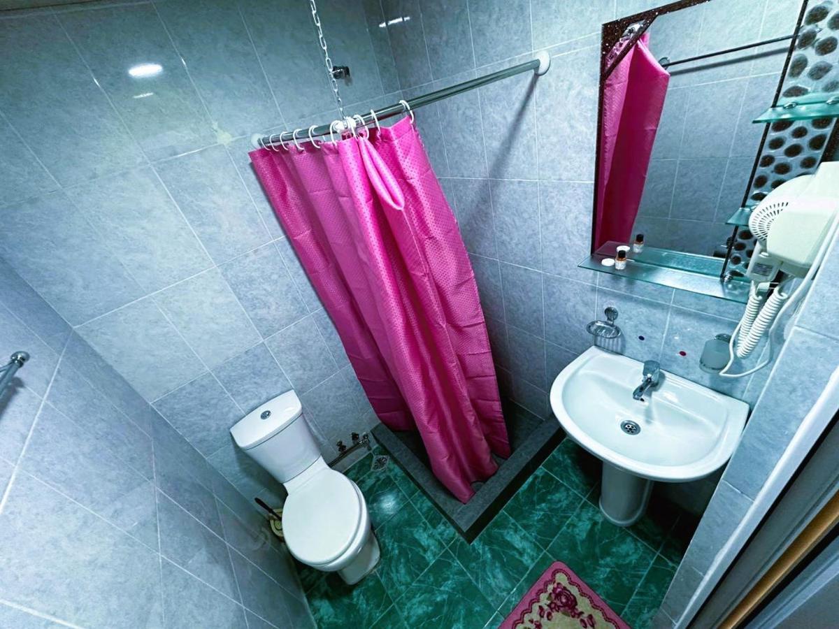 G Bakuri Hotel Batoemi Buitenkant foto