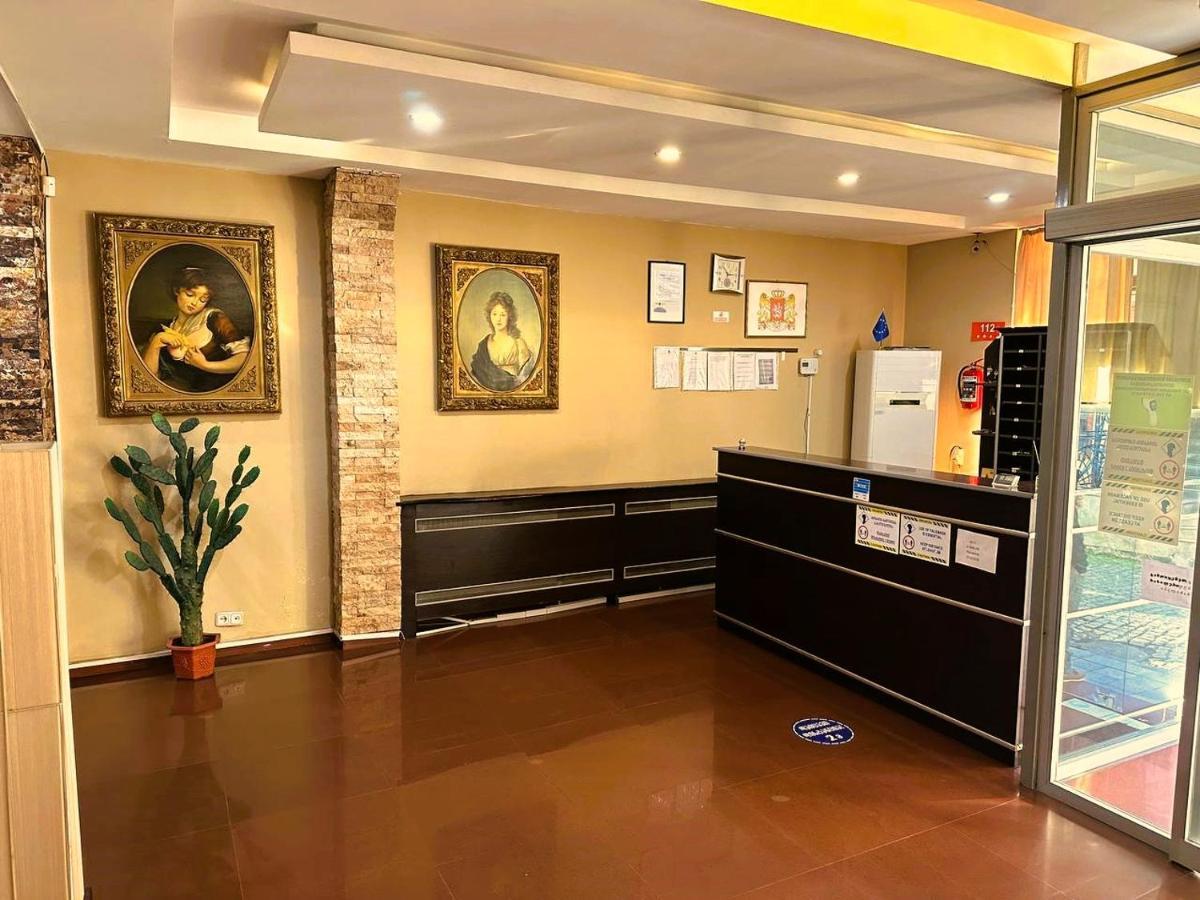 G Bakuri Hotel Batoemi Buitenkant foto