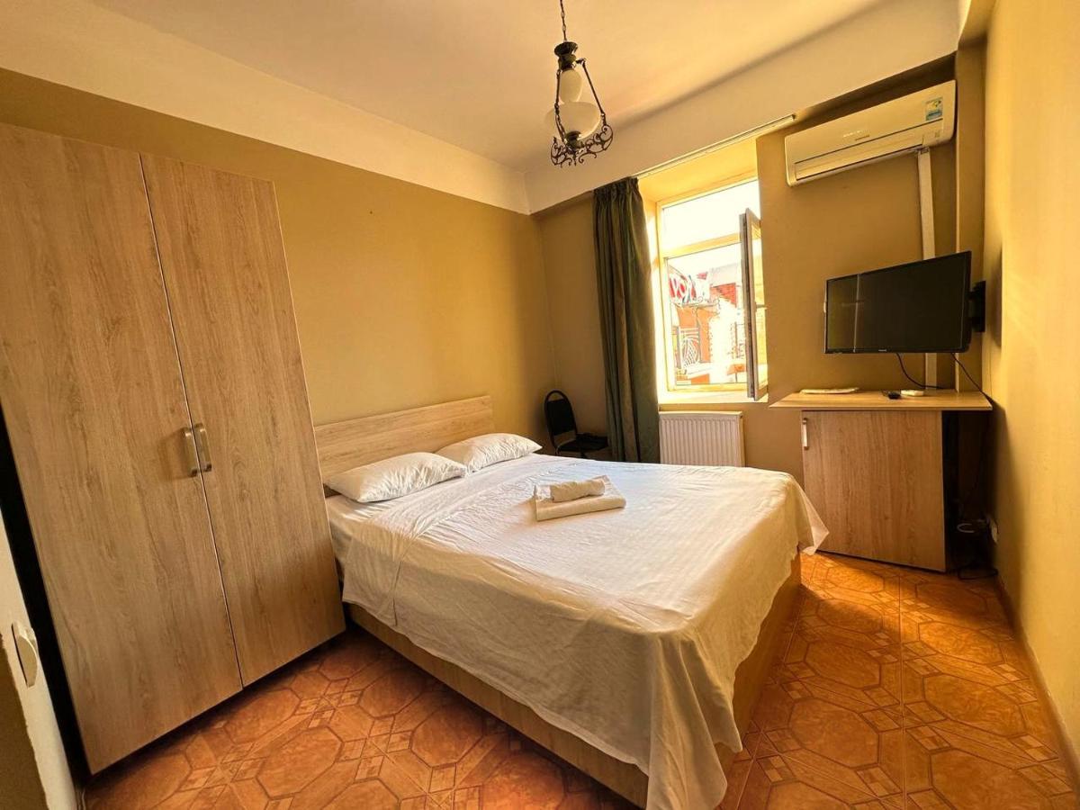 G Bakuri Hotel Batoemi Buitenkant foto