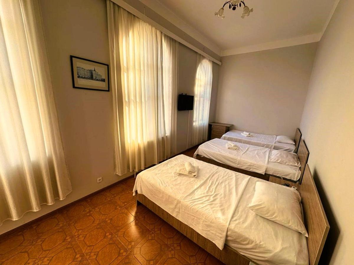 G Bakuri Hotel Batoemi Buitenkant foto