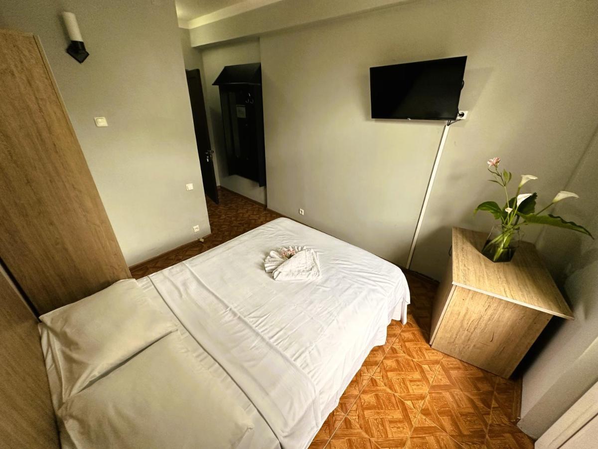 G Bakuri Hotel Batoemi Buitenkant foto