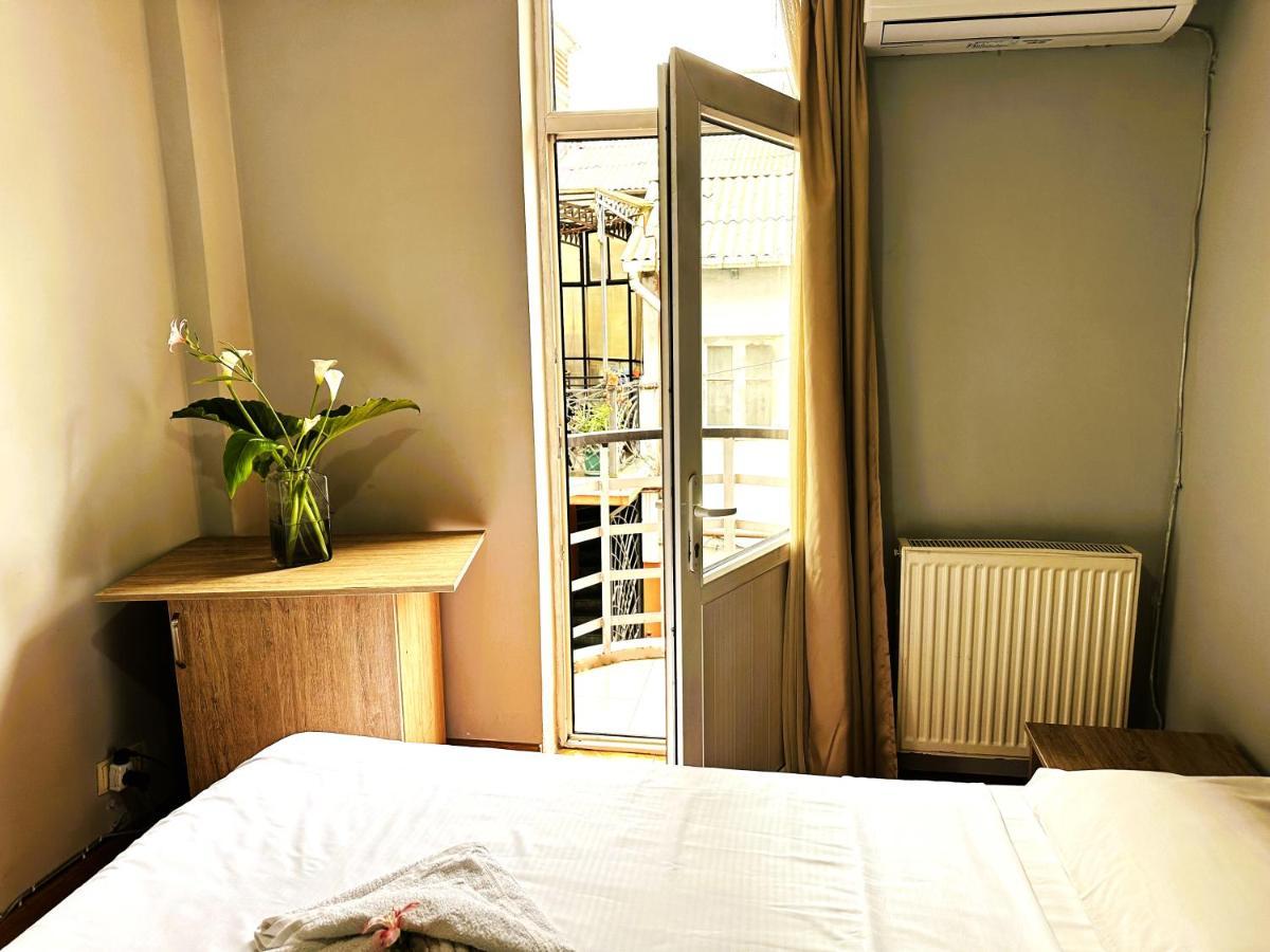 G Bakuri Hotel Batoemi Buitenkant foto