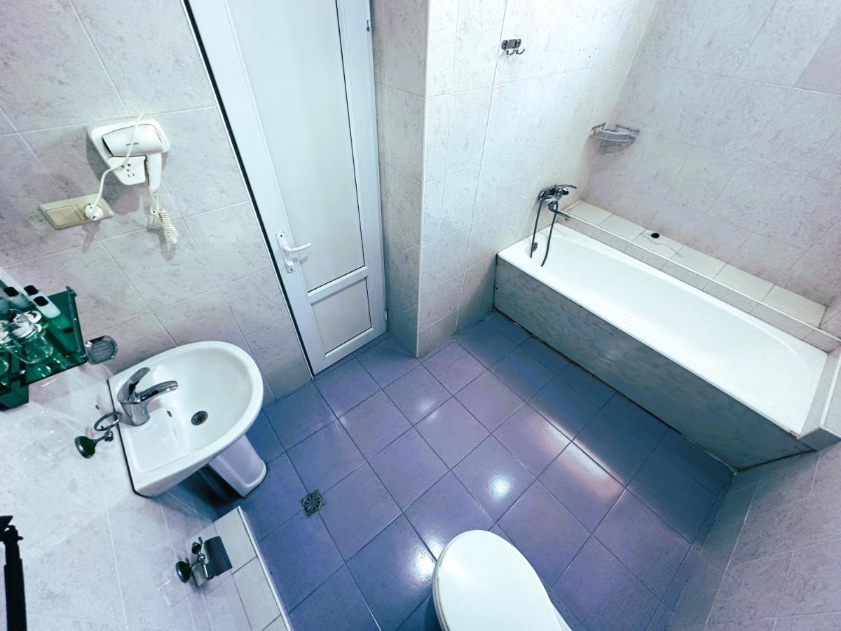 G Bakuri Hotel Batoemi Buitenkant foto