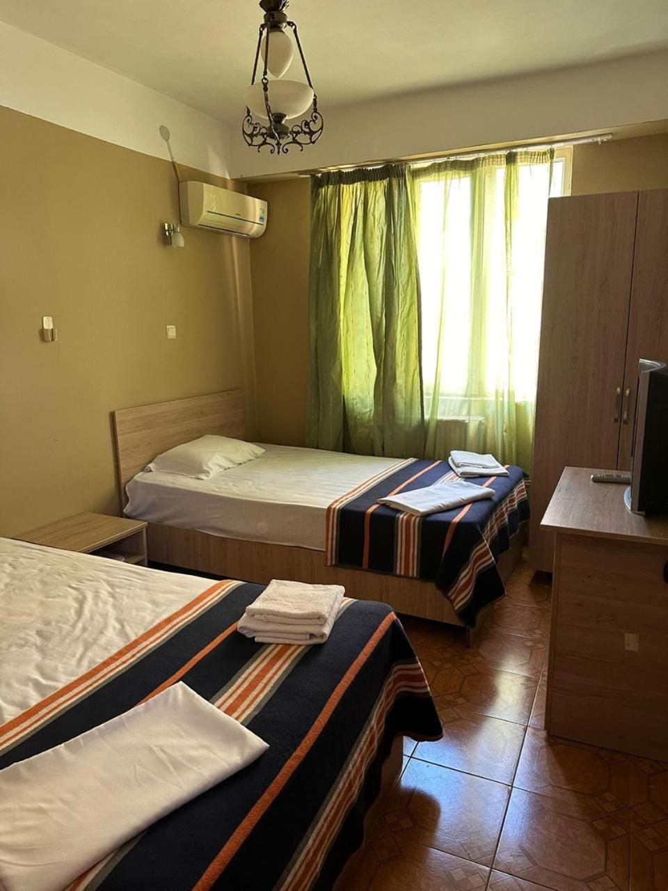 G Bakuri Hotel Batoemi Buitenkant foto