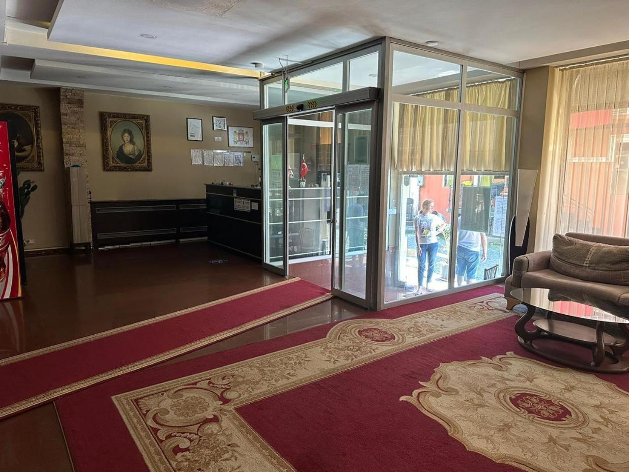 G Bakuri Hotel Batoemi Buitenkant foto