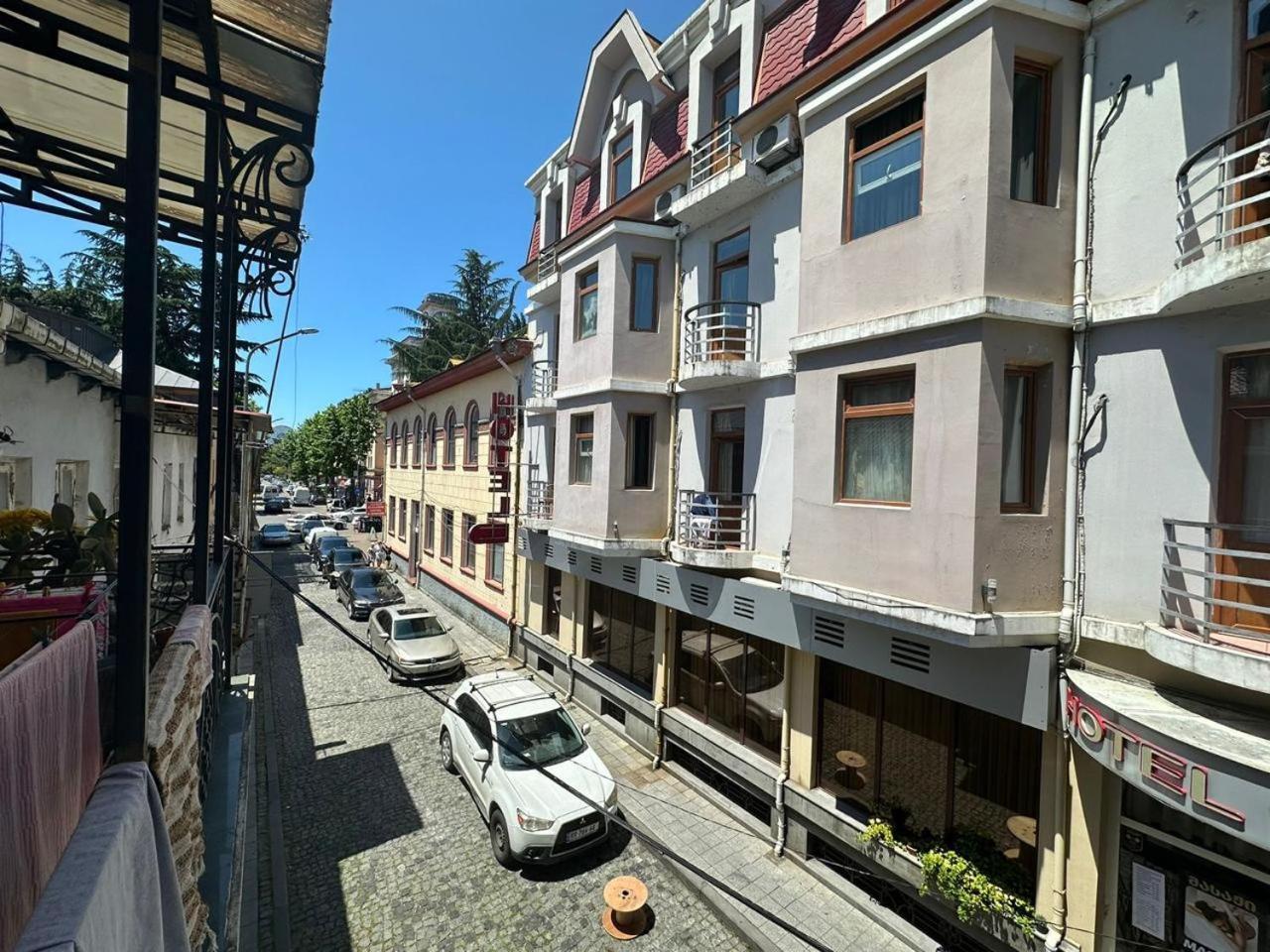 G Bakuri Hotel Batoemi Buitenkant foto