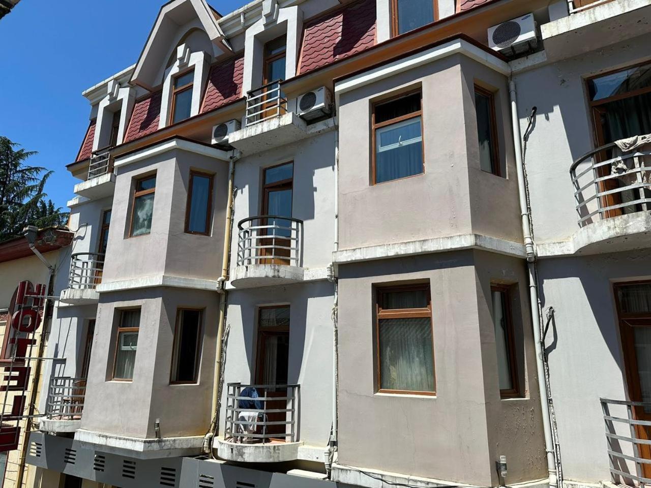 G Bakuri Hotel Batoemi Buitenkant foto